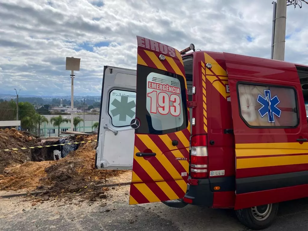 Homem fica soterrado em vala, em Mafra